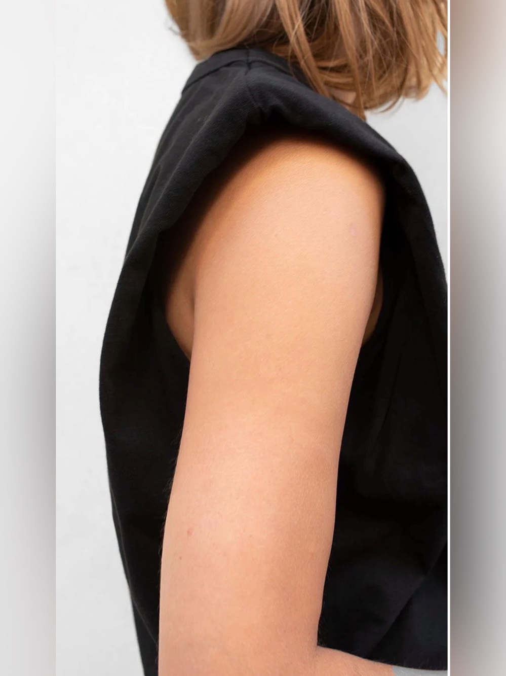 Frankie Shop Eva Padded Shoulder Muscle T-Shirt in Black - Picture 6 of 8
